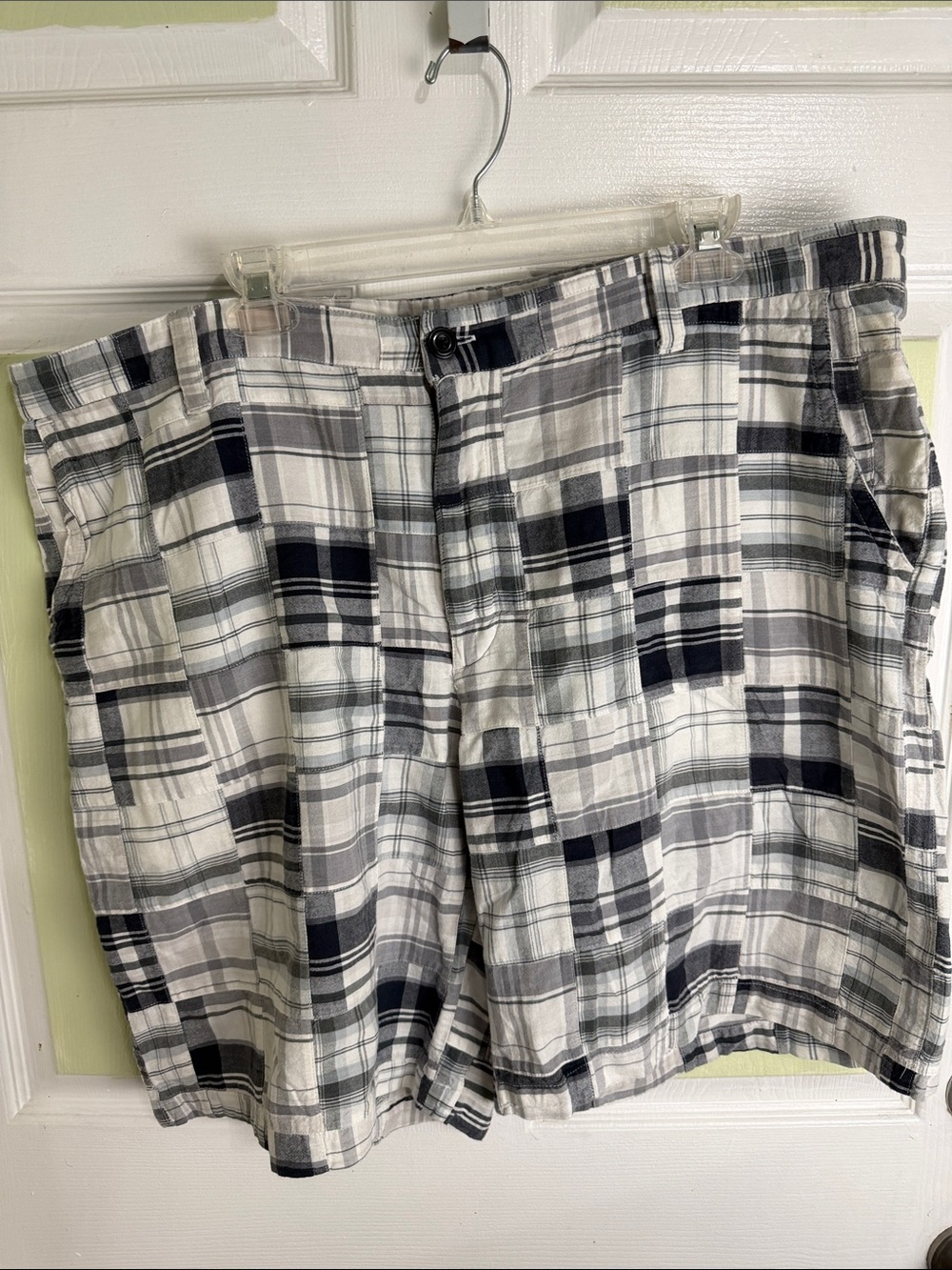 (2150) Van Heusen Men's Plaid Flat Front Shorts - White, Gray, Black, Size: 40